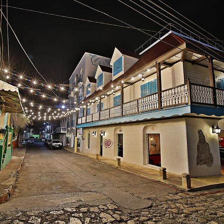 Hotel Isla De Флорес Экстерьер фото