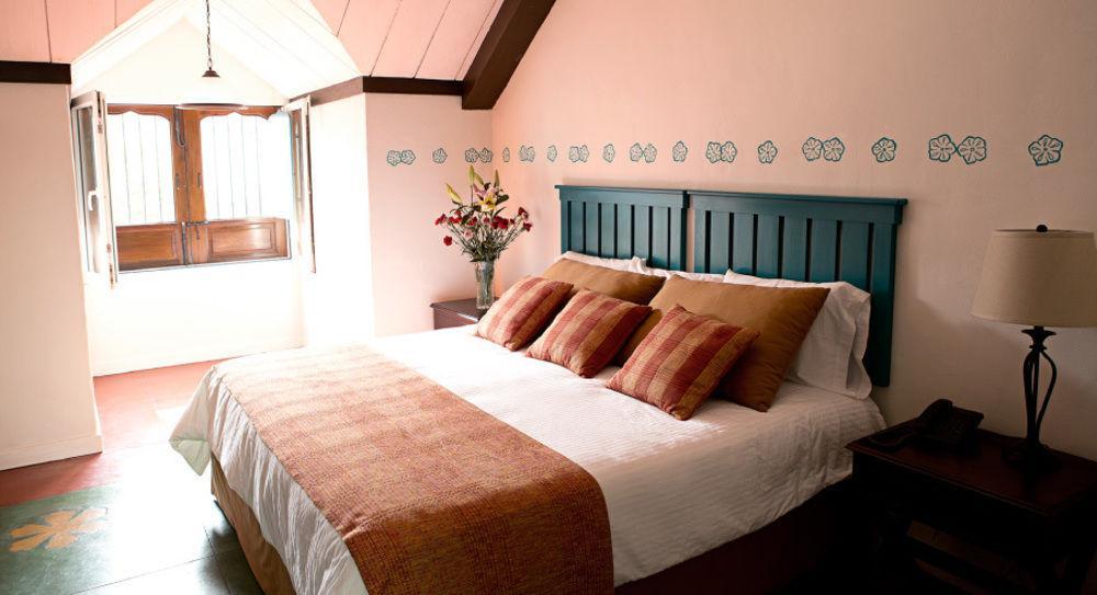 Hotel Isla De Флорес Экстерьер фото