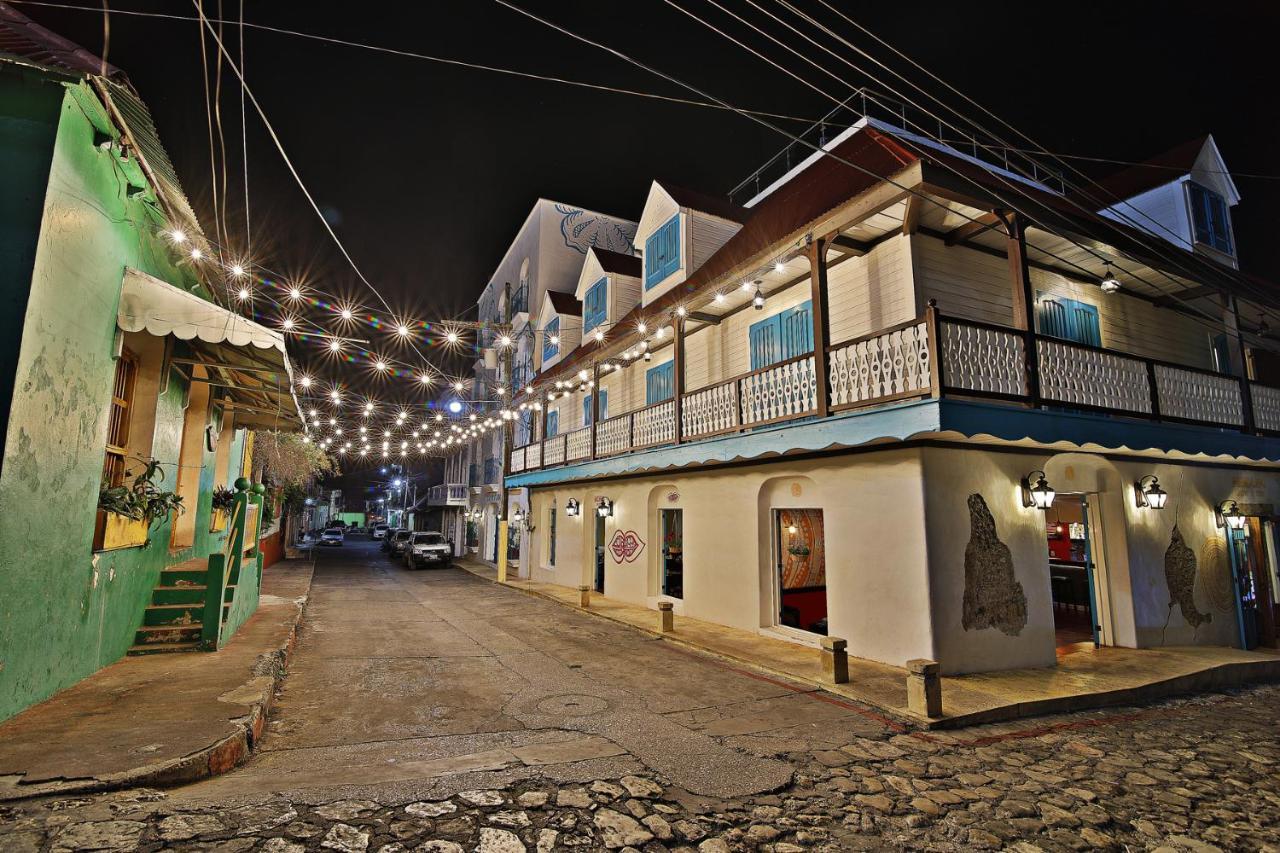 Hotel Isla De Флорес Экстерьер фото
