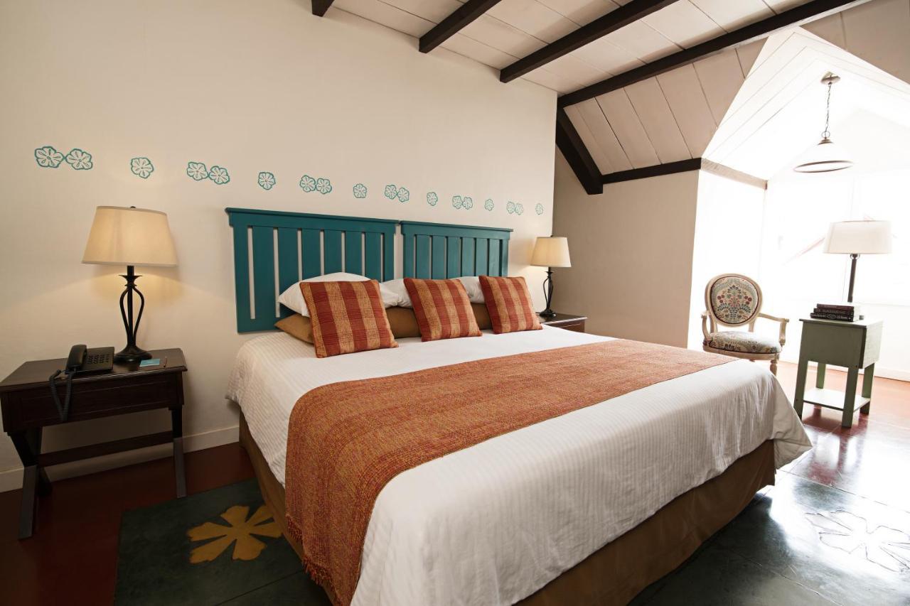 Hotel Isla De Флорес Экстерьер фото
