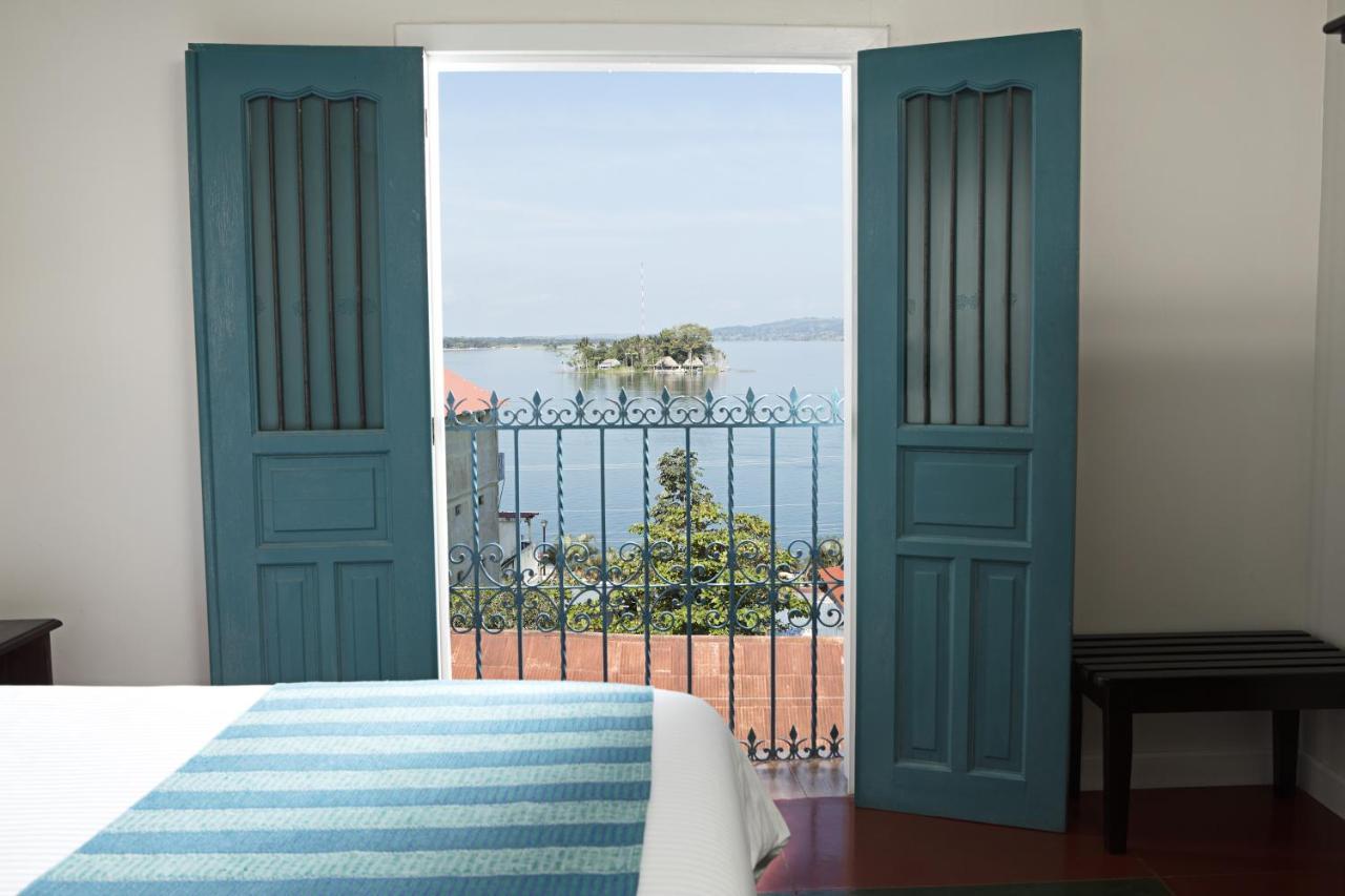 Hotel Isla De Флорес Экстерьер фото